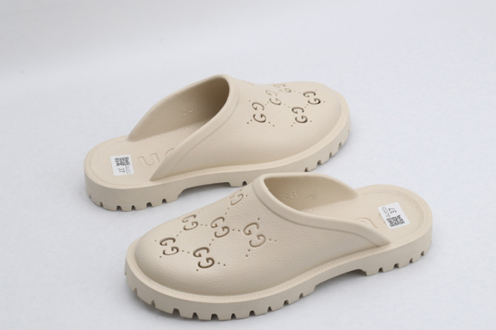 G*u*i sandals