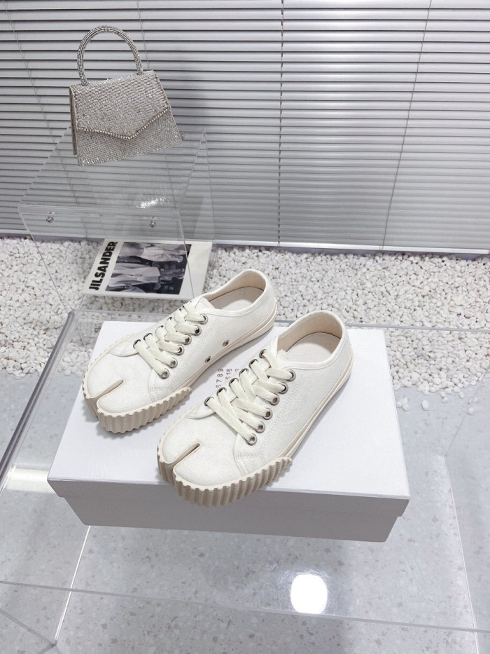 ma*s*n Ma*i*la tabi shoes