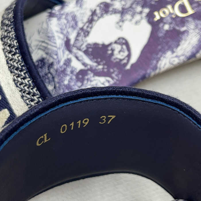 D10r sandal