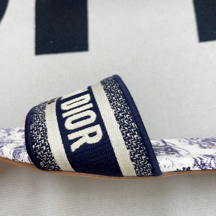 D10r sandal
