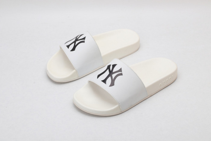 G*u*i sandals