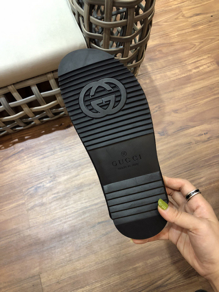 Gv*c sandals