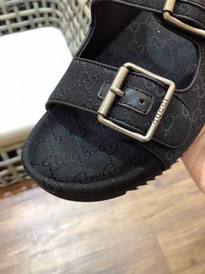 Gv*c sandals