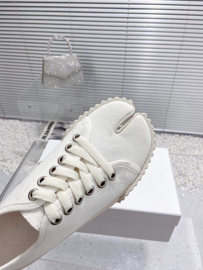 ma*s*n Ma*i*la tabi shoes