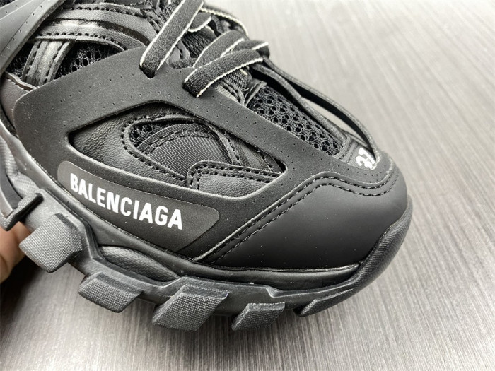 Ba*len*cia*ga track