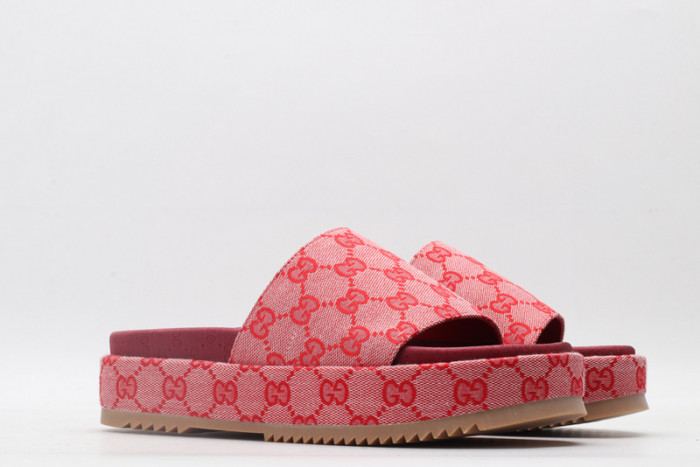 G*u*i sandals