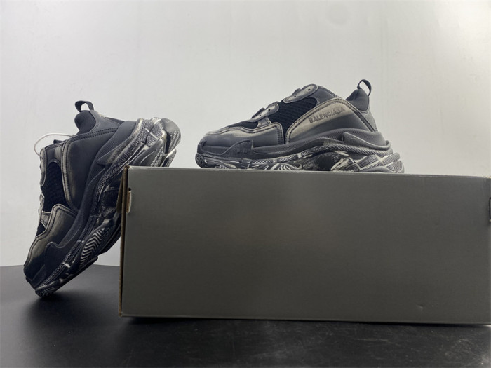 blcg sneaker triple.s.gomma grey black 524039 w03b5 9870