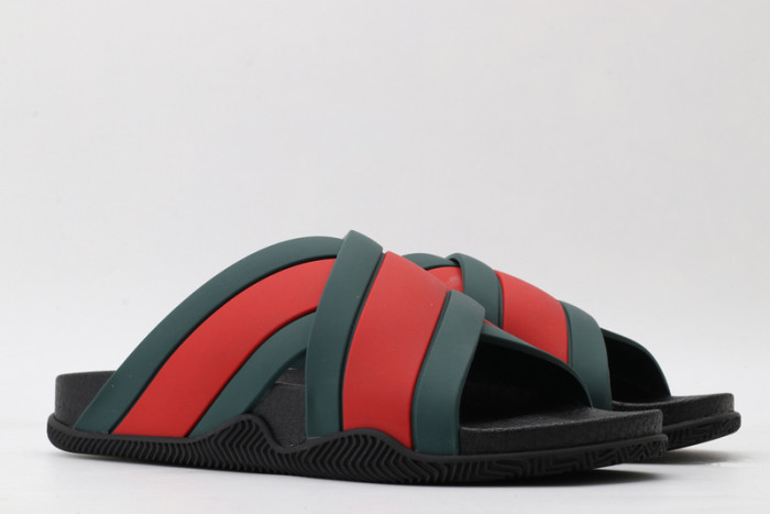 G*u*i sandals