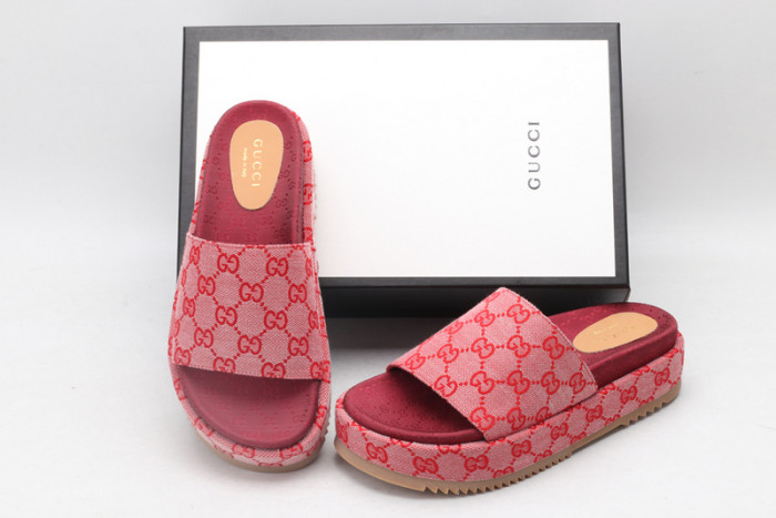 G*u*i sandals