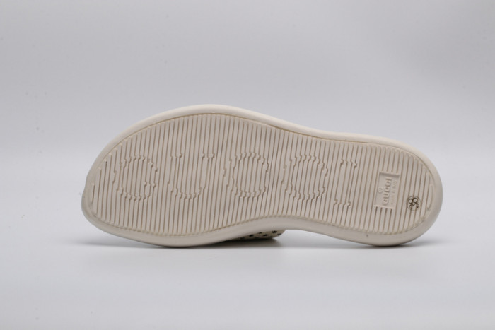 G*u*i sandals
