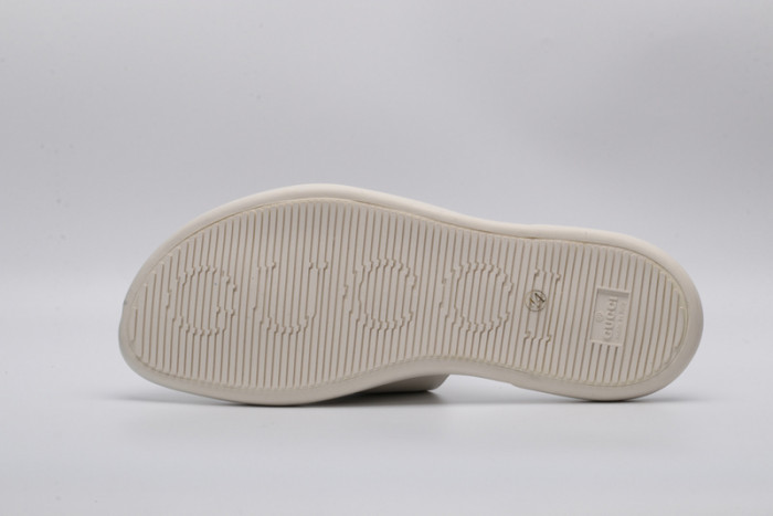 G*u*i sandals