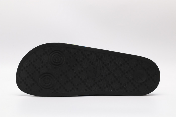 G*u*i sandals