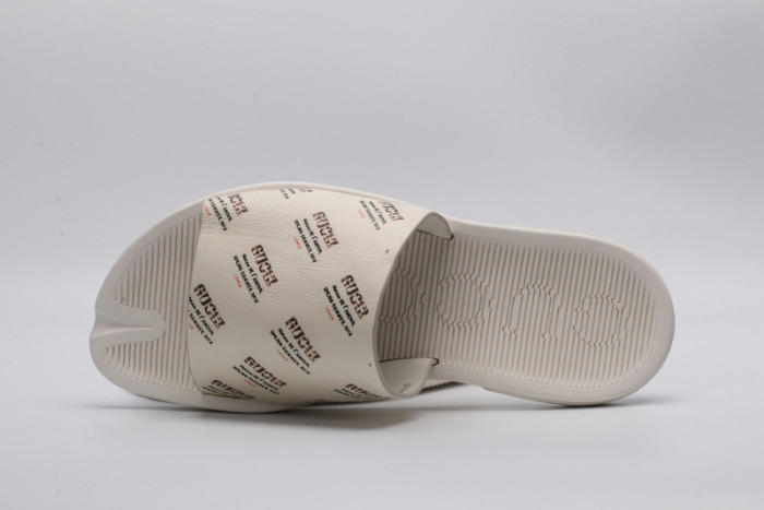 Gv*c sandals