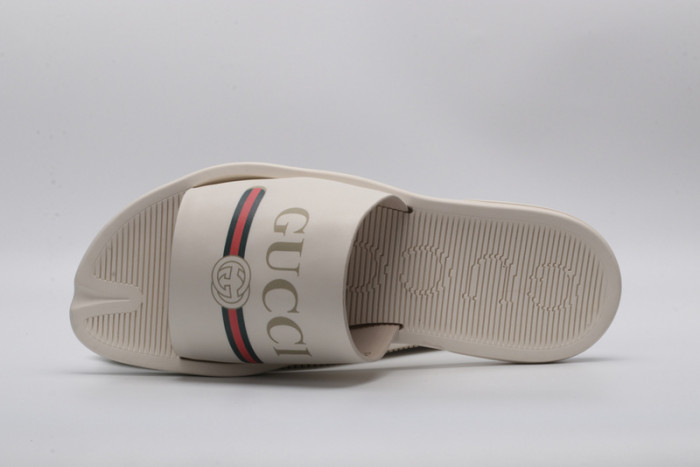 G*u*i sandals