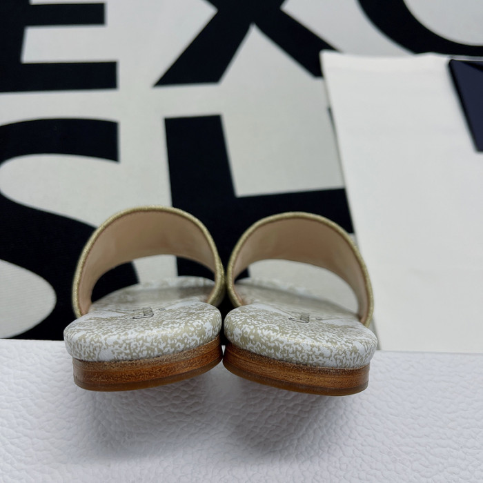 D10r sandal