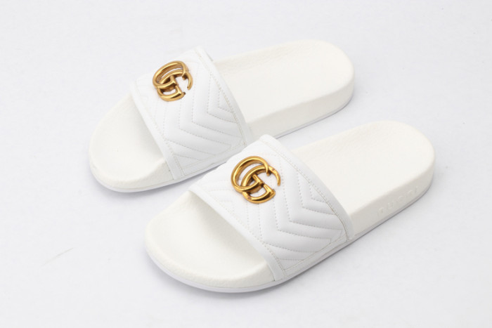 G*u*i sandals
