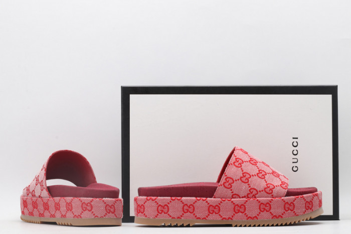 G*u*i sandals