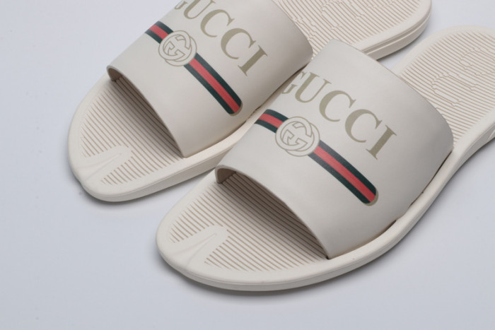 G*u*i sandals