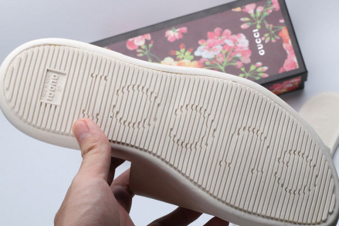 Gv*c sandals