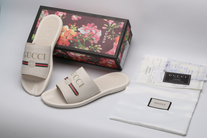 G*u*i sandals