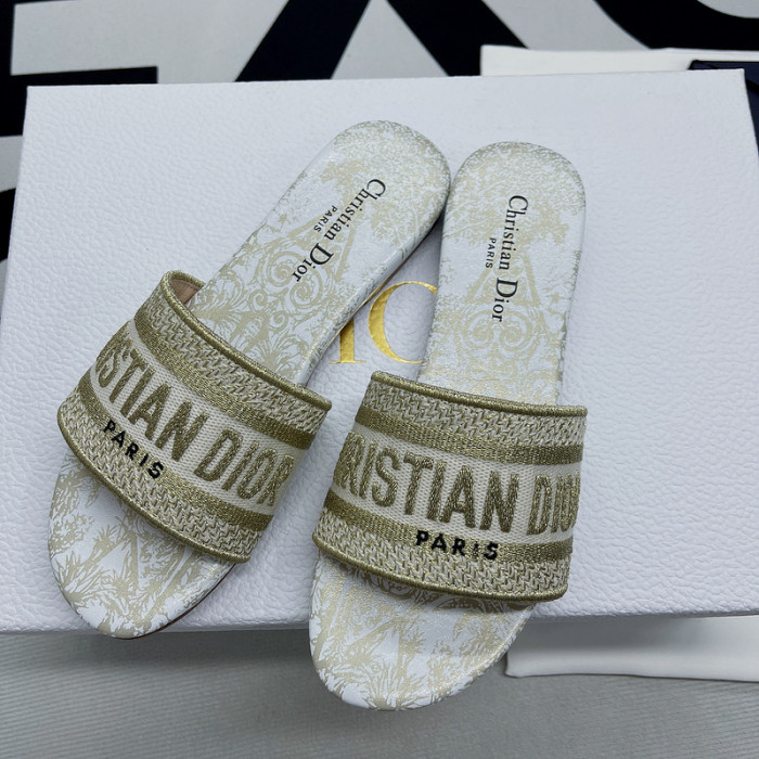 D10r sandal