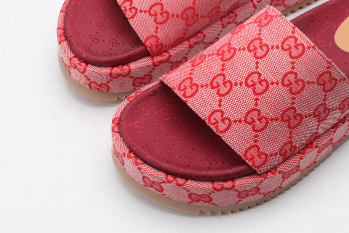 G*u*i sandals