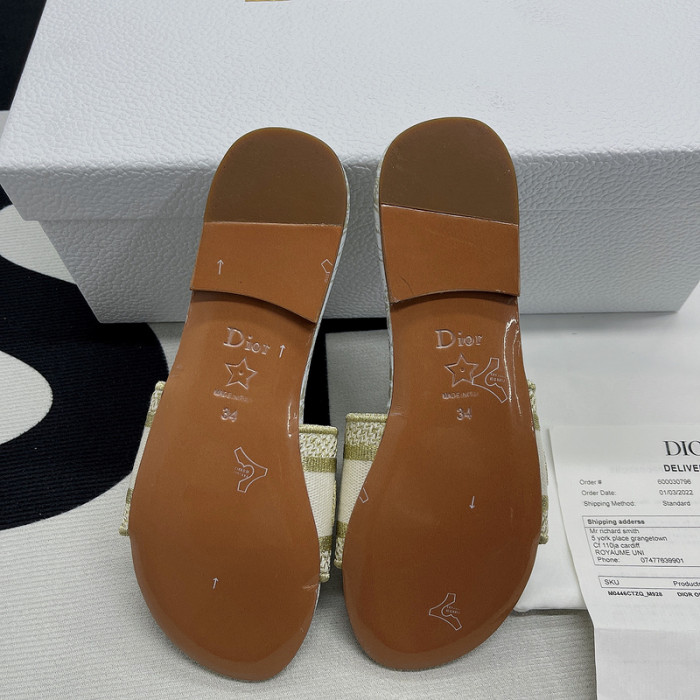 D10r sandal