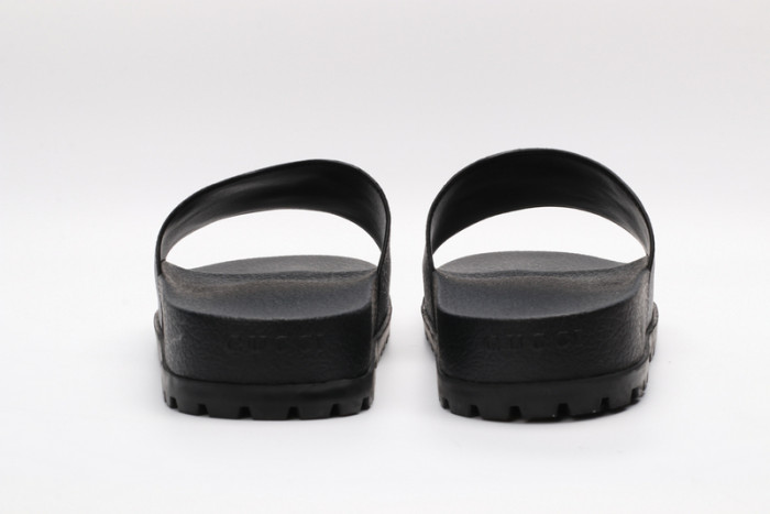 G*u*i sandals