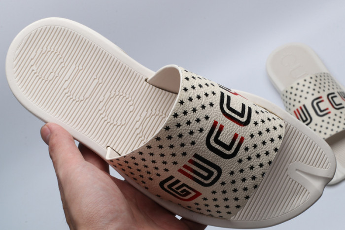 G*u*i sandals