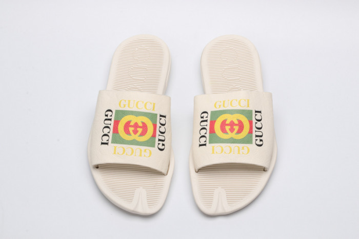 G*u*i sandals