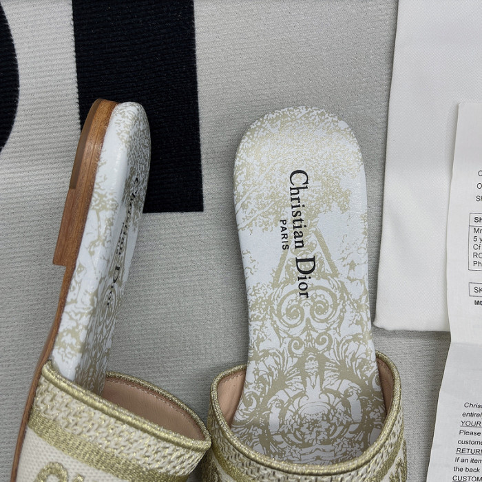 D10r sandal