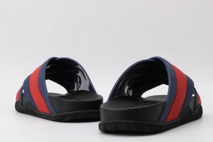 G*u*i sandals