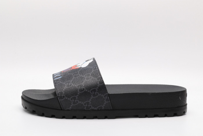 G*u*i sandals