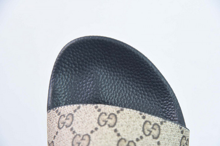 Gv*c sandals