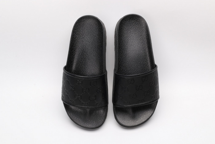 G*u*i sandals
