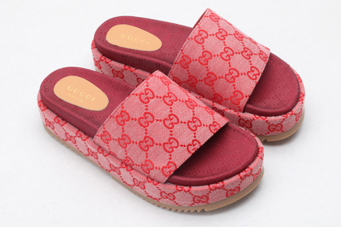 G*u*i sandals