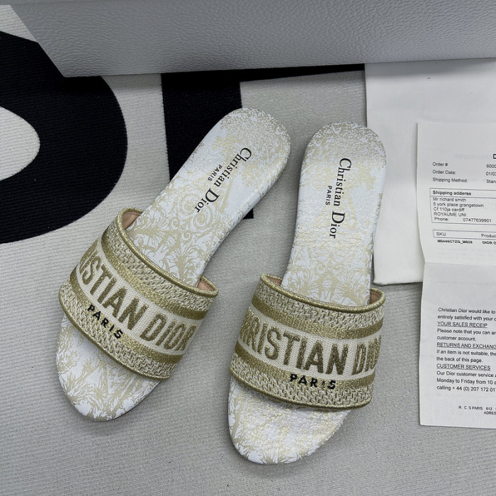 D10r sandal