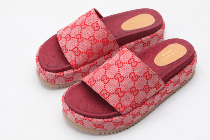 G*u*i sandals