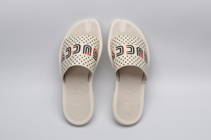 G*u*i sandals