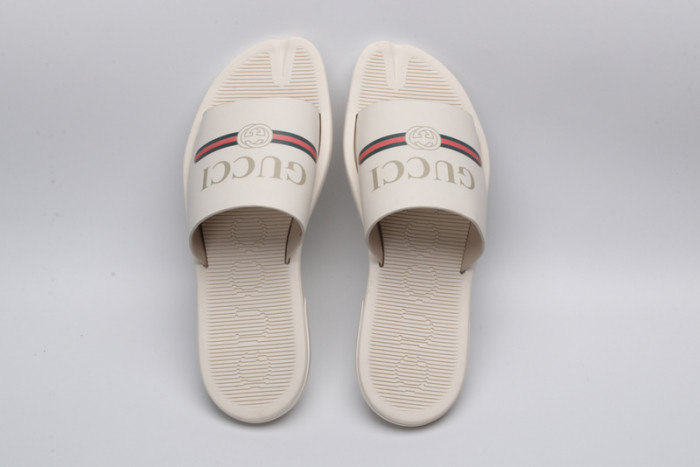 G*u*i sandals