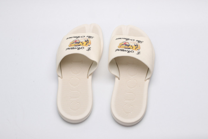 Gv*c sandals
