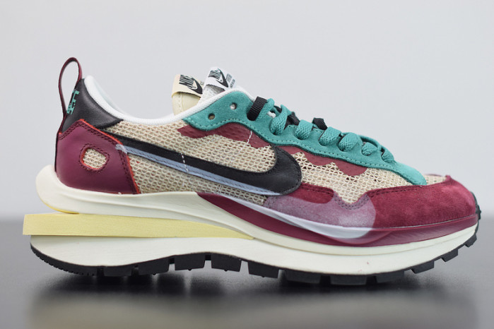 nike vaporwaffle sacai villain red neptune green dd3035-200