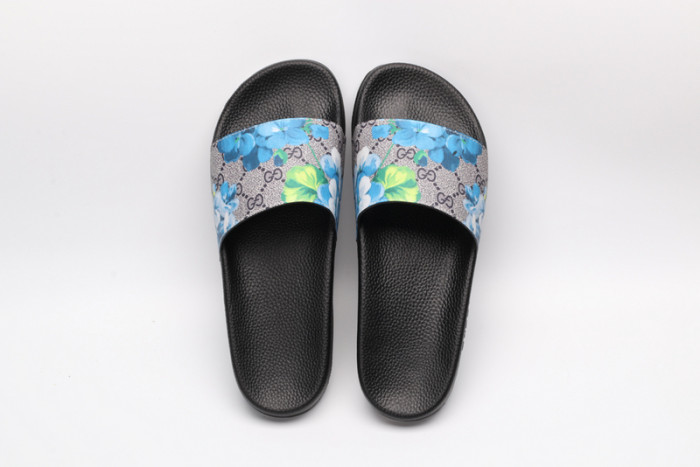 G*u*i sandals