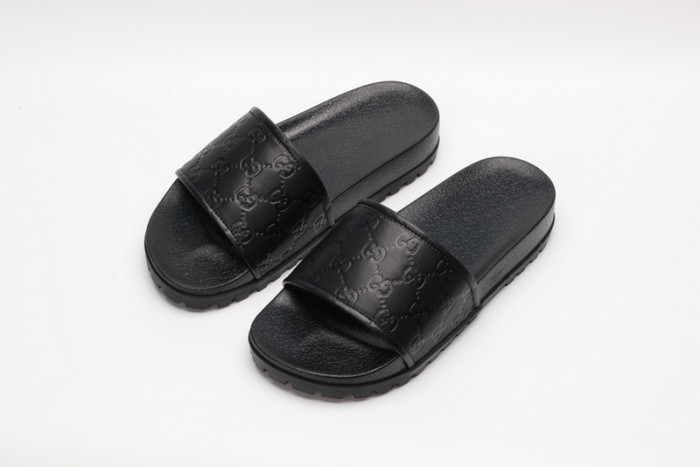 G*u*i sandals