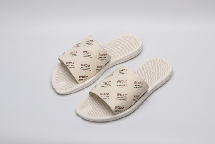 G*u*i sandals