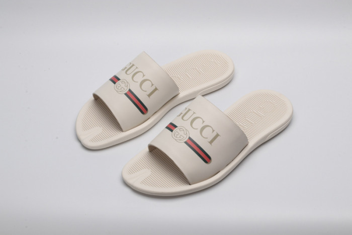 G*u*i sandals