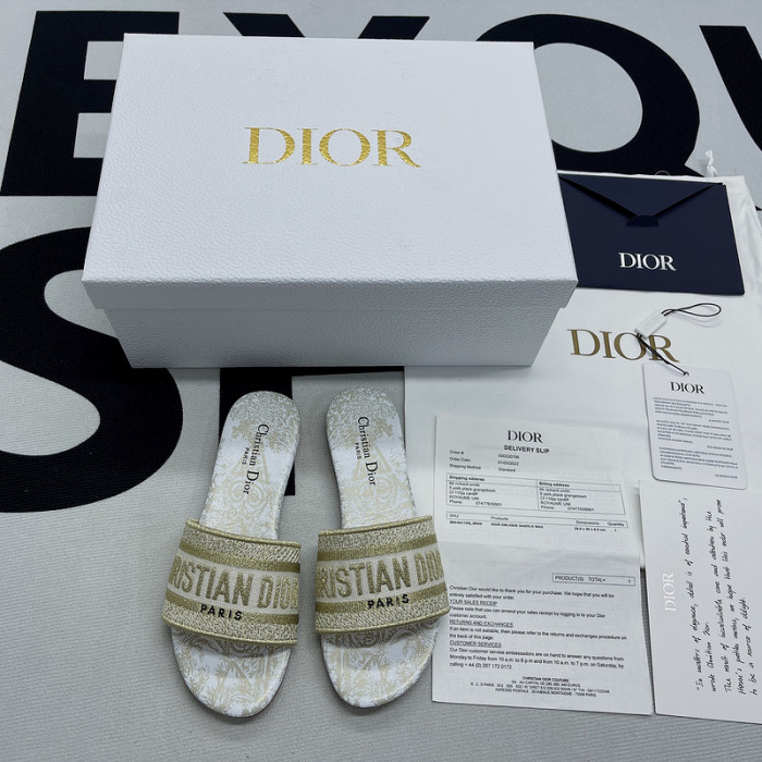 D10r sandal