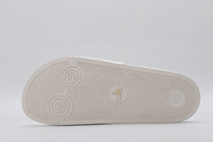 G*u*i sandals