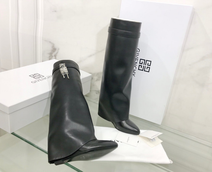 G1uenchy boots