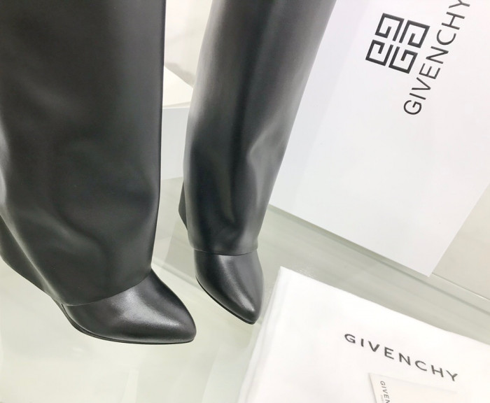G1uenchy boots